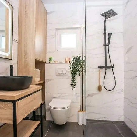 Apartment Dawn- Cozy With Private Pool Near Omis *