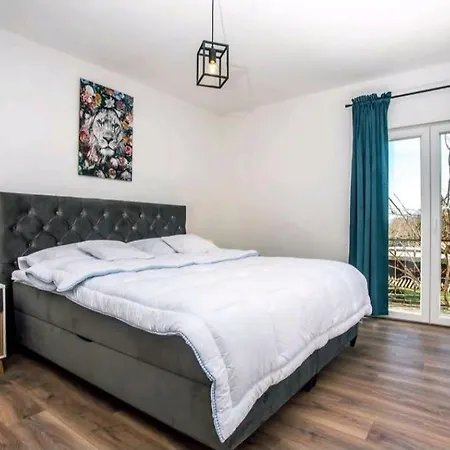 Apartment Dawn- Cozy With Private Pool Near Omis Gata