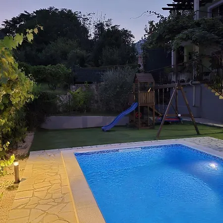 Apartment Dawn- Cozy With Private Pool Near Omis