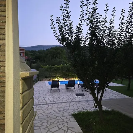 Apartment Dawn- Cozy With Private Pool Near Omis Gata