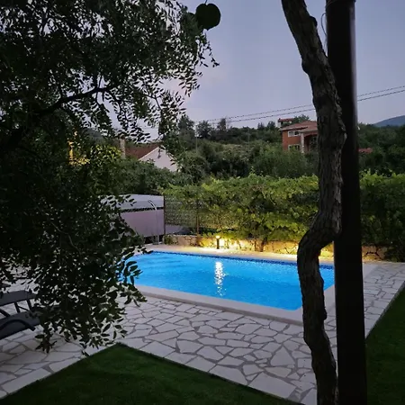 Dawn- Cozy With Private Pool Near Omis Gata