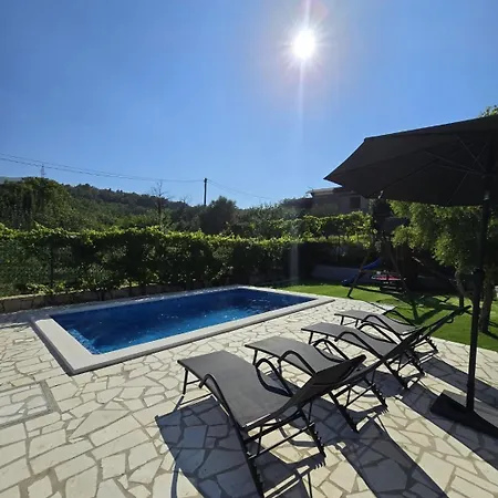 Apartment Dawn- Cozy With Private Pool Near Omis