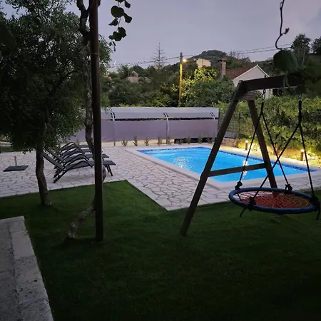 Apartment Dawn- Cozy With Private Pool Near Omis *